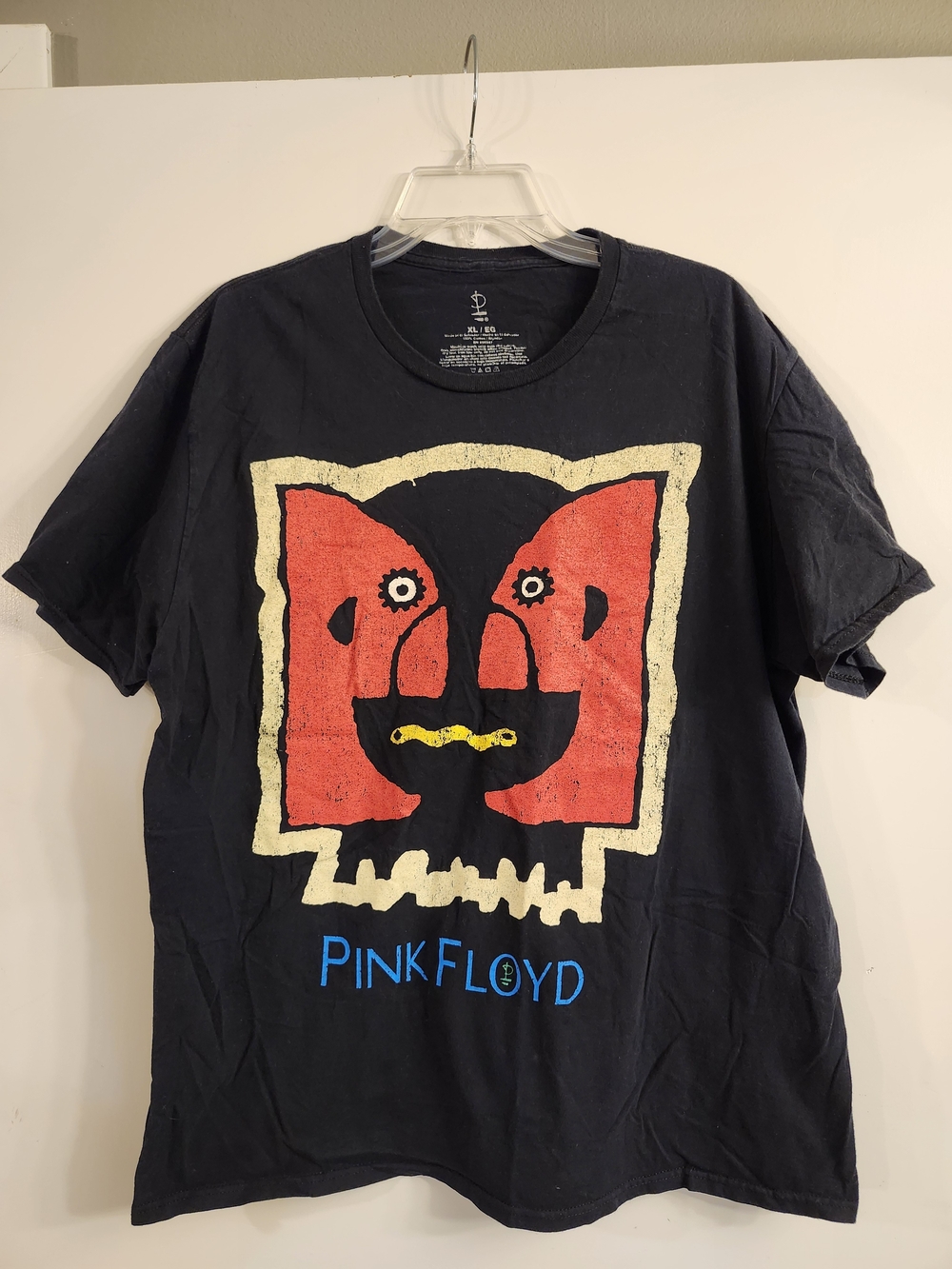 Pink Floyd Graphic Tee - Black with Red Print "Division Bell"